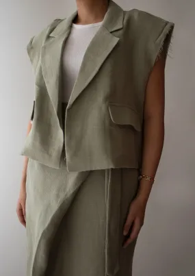 Padded Shoulder Linen Frayed Vest in Olive